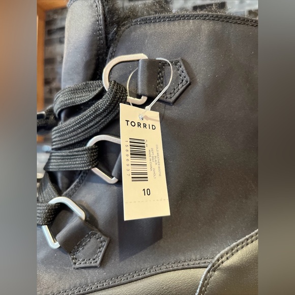 Torrid Cold Weather Booties Side Zip Fur lined Boots Women 10 WW Black NWT - Picture 3 of 8